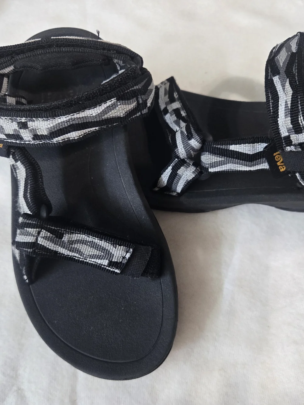 Teva Kids Black Strappy Sandals with Gray Patterned Webbing Size 13